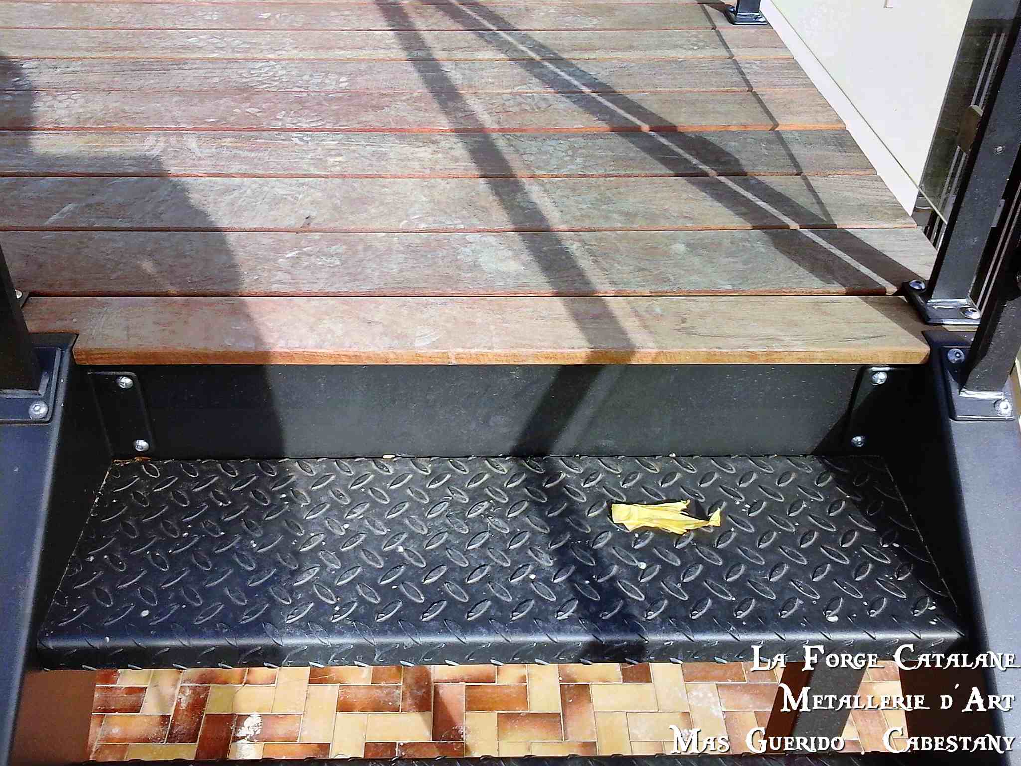 escalier et passerelle exterieure remplissage bois ipe forge catalane 7.jpg